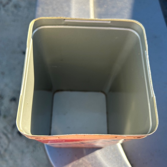 Vintage saltine cracker tin container - Picture 4 of 5